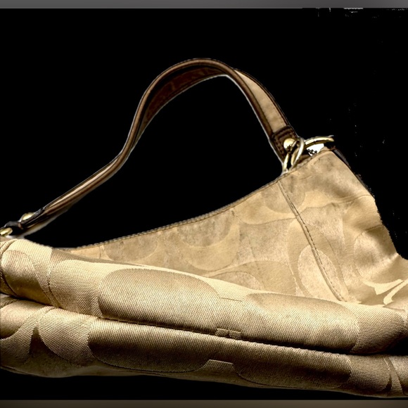 Coach Gold& Beige Poppy Bag-Very Used Preowned Vintage Condition, Pls see pics - Picture 3 of 11